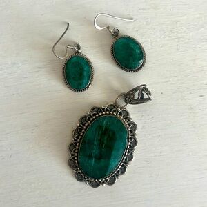 Costume jewelry, earrings and matching pendant